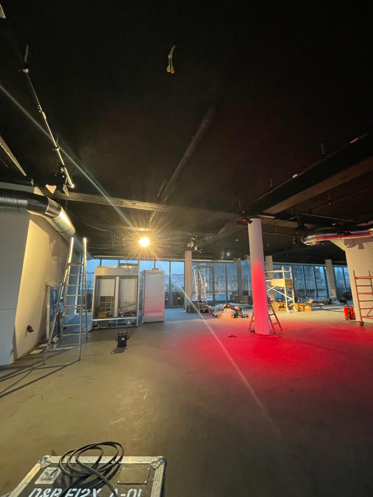 Studio One Coworking — Lichtstimmung im Skyline-Loft