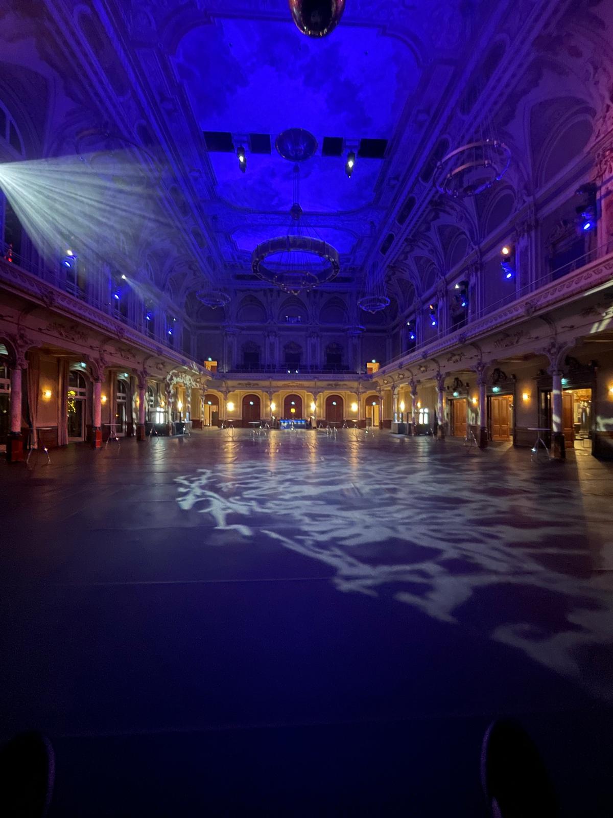 Ü30 Party Stadthalle Wuppertal — Saal vor Einlass
